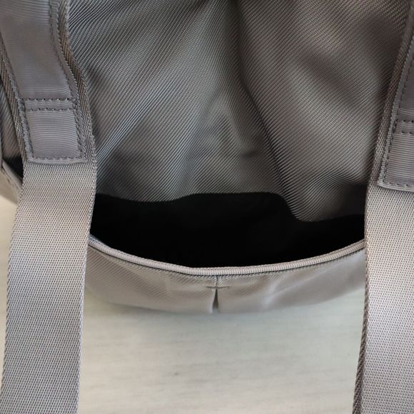 Lululemon Unisex Gray Nylon Double Handle Gym Tote Weekender Shoulder Bag $160 - Picture 4 of 12